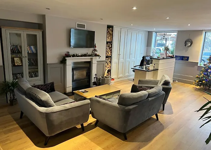 Apartment Wood In Mountain View Complex *