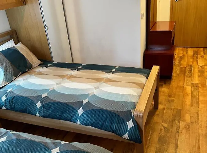 Apartment Wood In Mountain View Complex