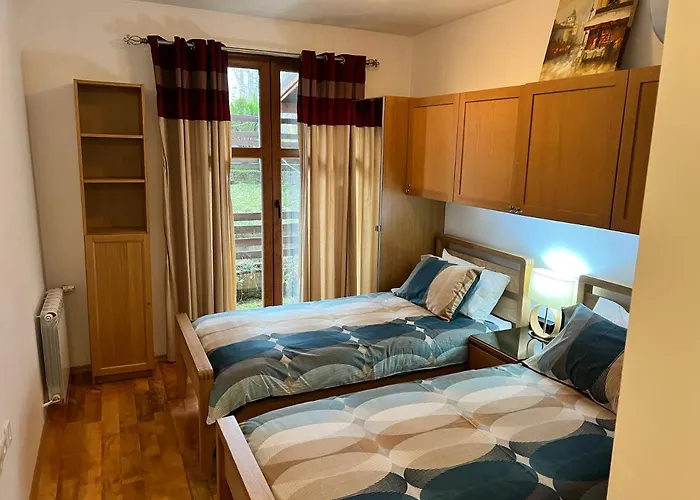 Apartment Wood In Mountain View Complex *