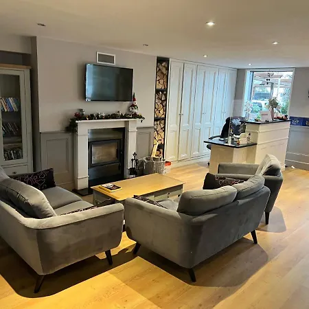 Apartment Wood In Mountain View Complex *