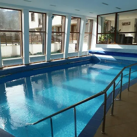 Apartment Wood In Mountain View Complex *