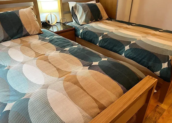 Wood In Mountain View Complex * 班斯科