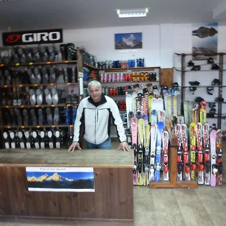 Wood In Mountain View Complex בנסקו